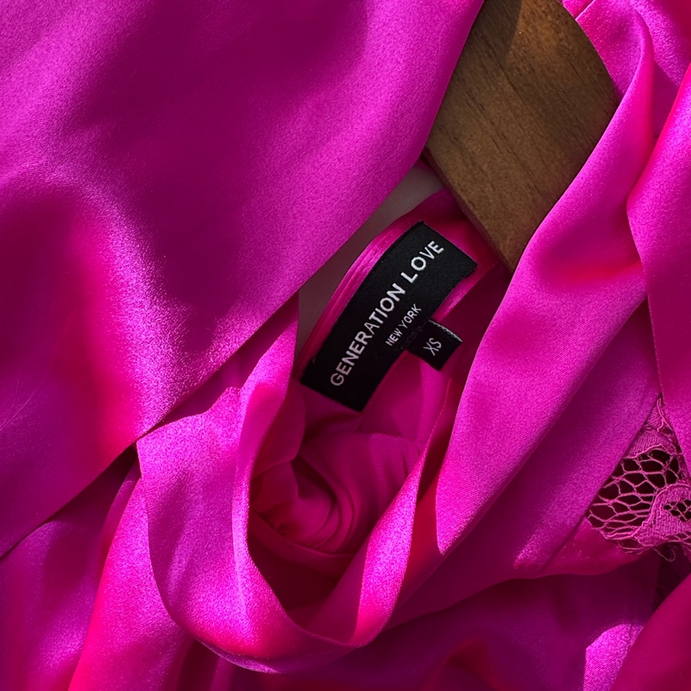 Emily in Paris Vibes Generation Love Vibrant Pink Lace Robe - Picture 2 of 3